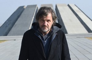 Emir Kusturica pays a visit to the Armenian Genocide memorial complex
